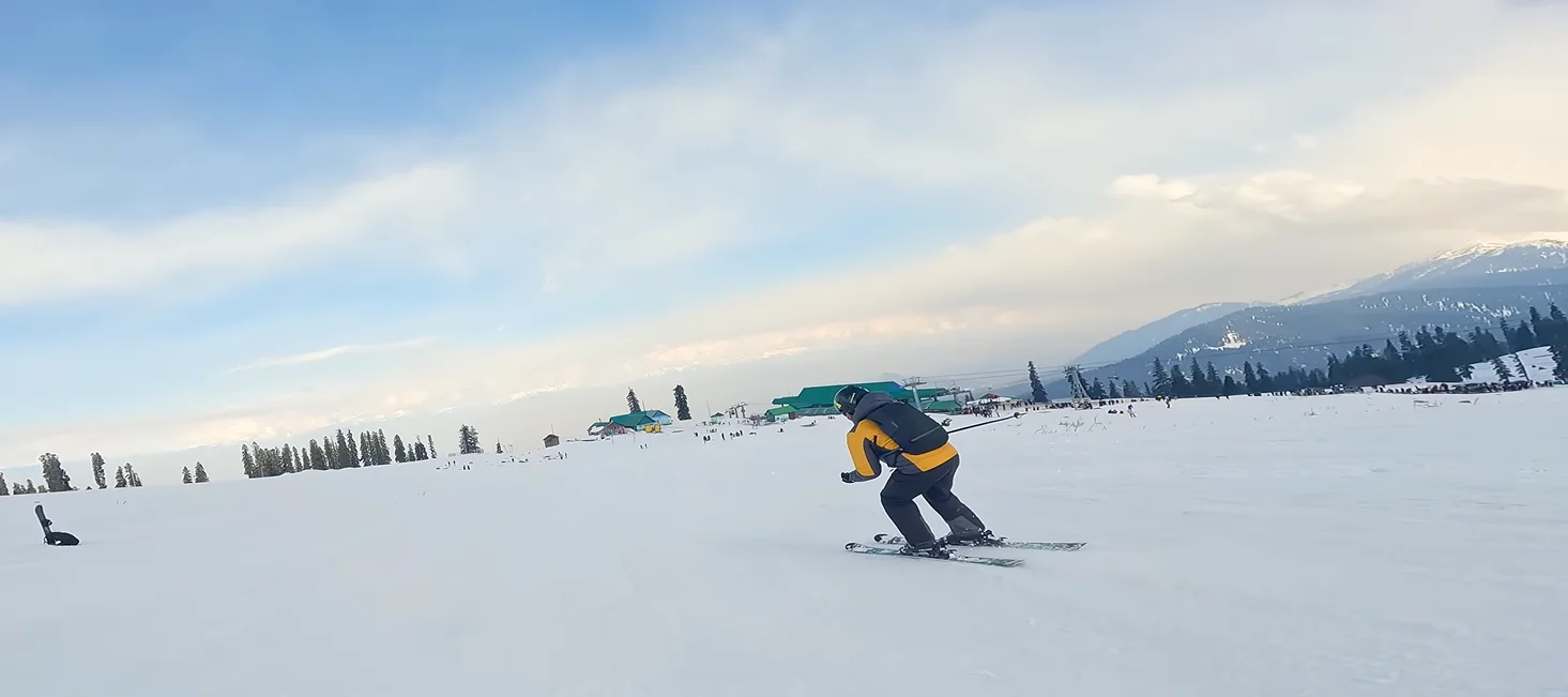 skiing in gulmarg in india
