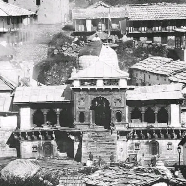Historical renovation phases of Badrinath Temple during Garhwal kings period