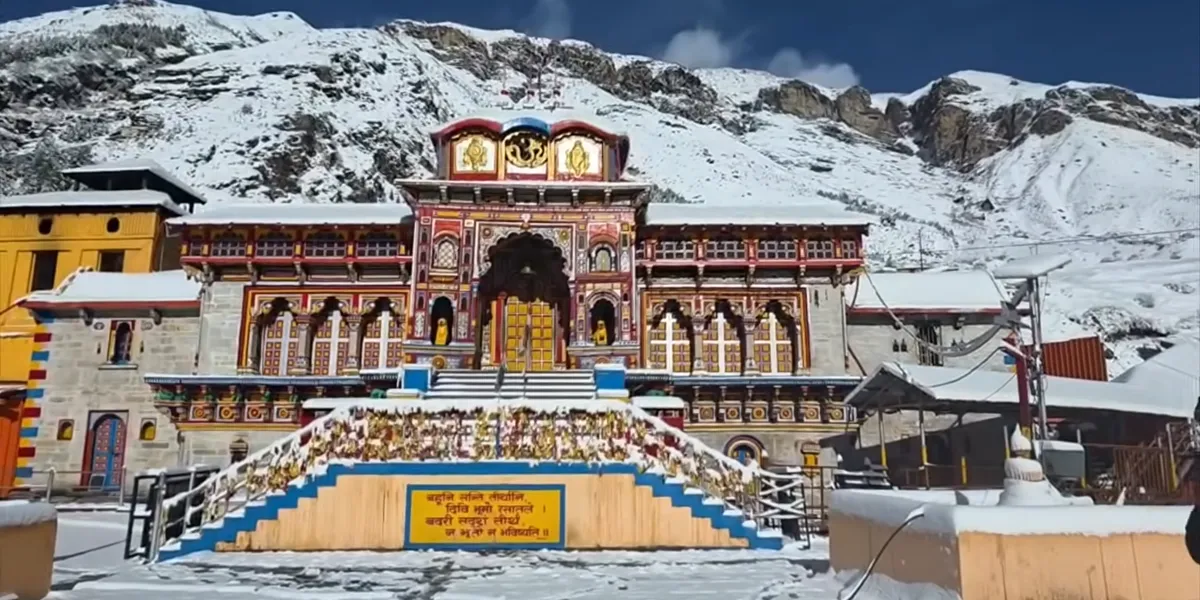 snowfall in badrinath during winter season from november to march 