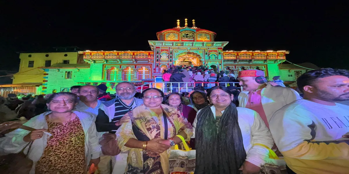 elderly pilgrims visiting char dham temples 