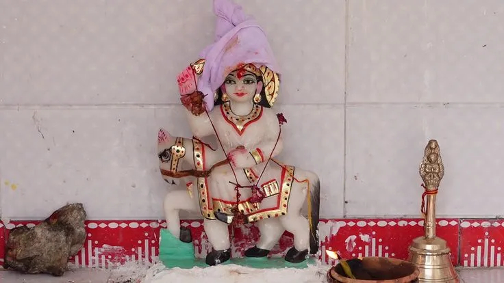 idol of chitai golu devta almora image