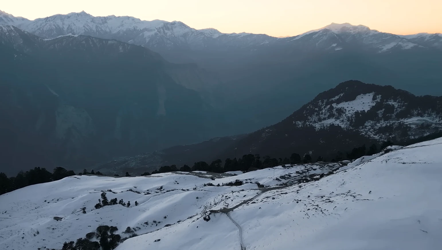 dayara bugyal trek image