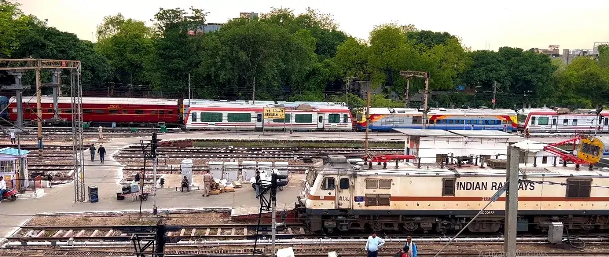 waiting at delhi railway station while travling to badrinath from delhi by train