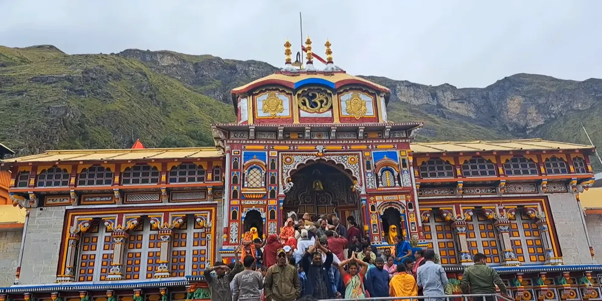 facts about badrinath temple architecture style from ancient times to modern era