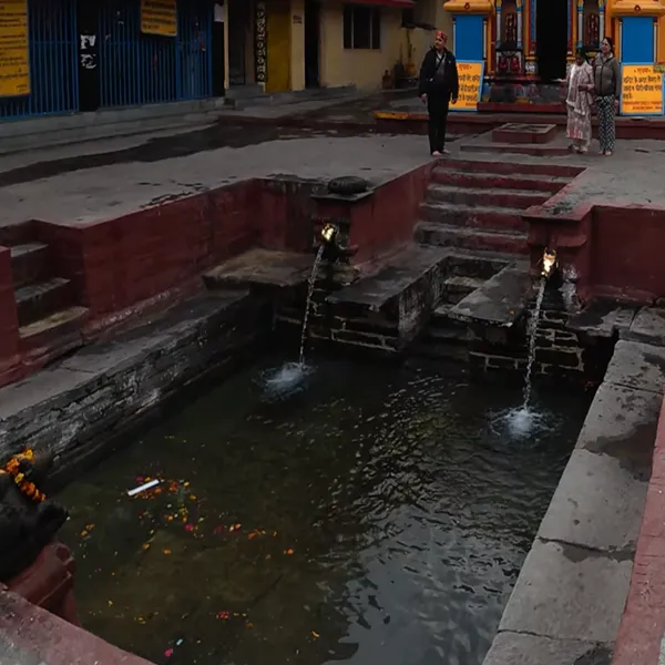 manikarnika kund near the guptkashi temple in uttarakhand
