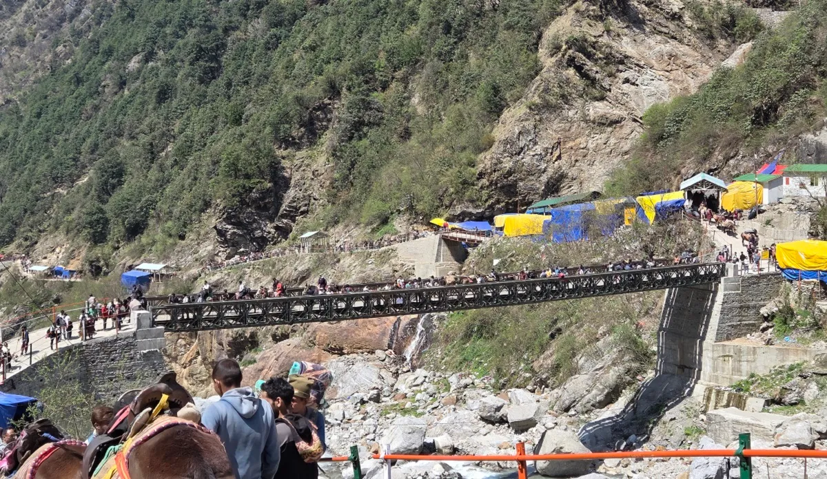 trekking route to the Kedarnath temple