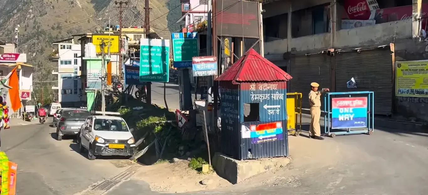 joshimath police checkpost enroute to badrinath temple