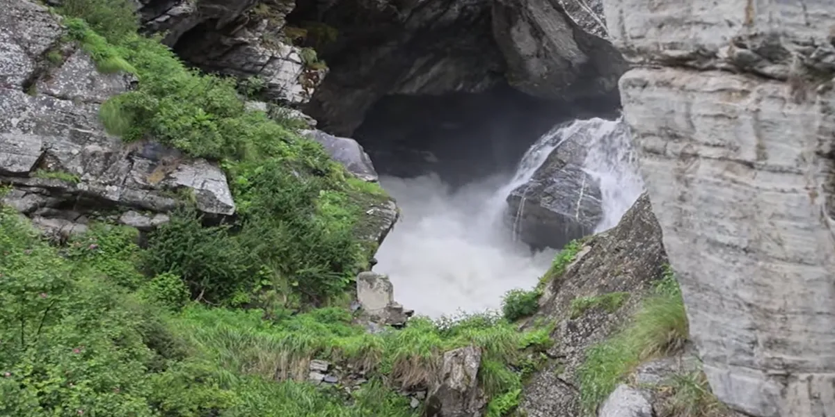 saraswati river under bheem pul in mana village near badrinath