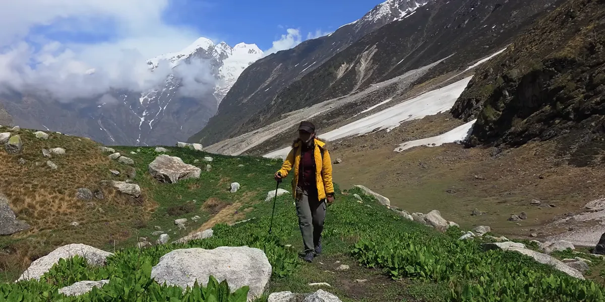 swargarohini path trek to the glacier near mana village