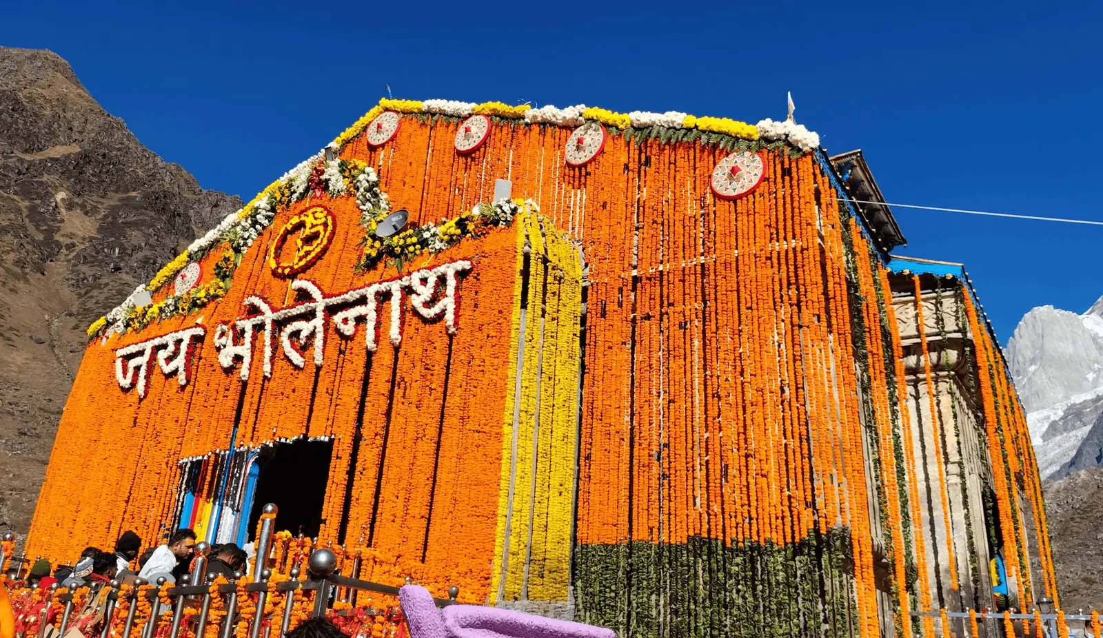 kedarnath temple outside photo