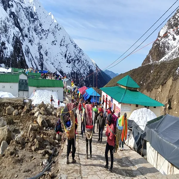 kedarnath trek route to the temple
