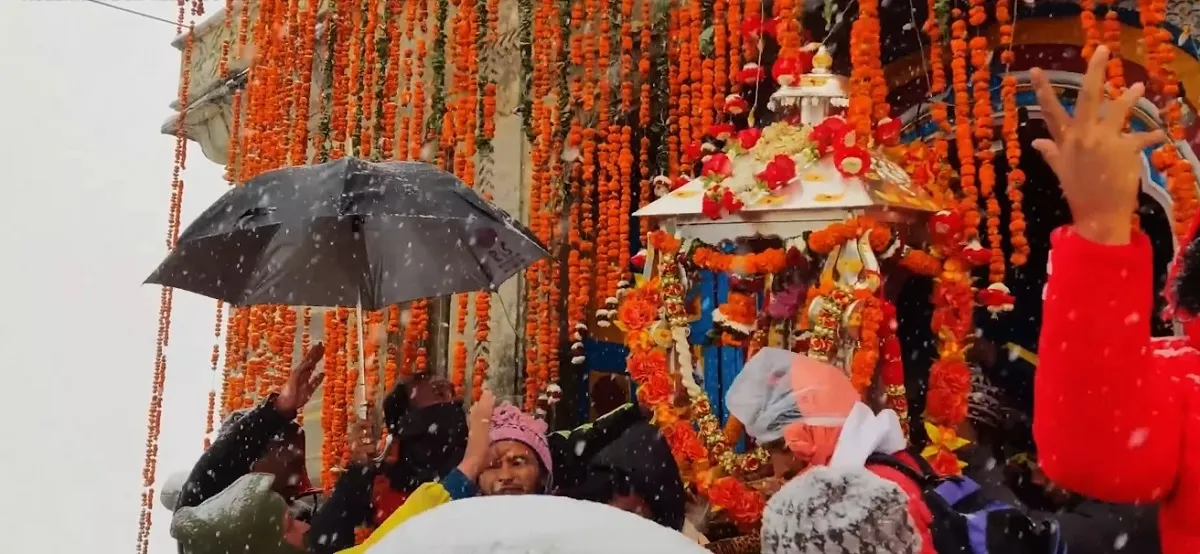 kedarnath temple closing ceremony the utsav murti is being taken back to Ukhimath from kedarnath