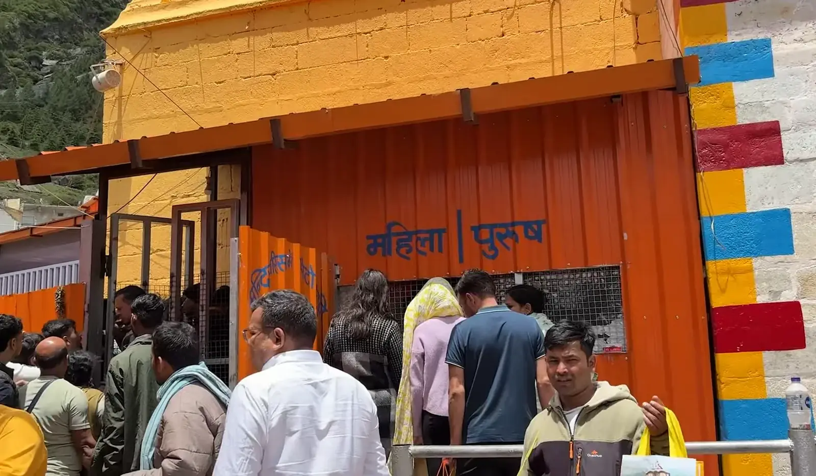 kedarnath vip darshan booking counter beside the temple