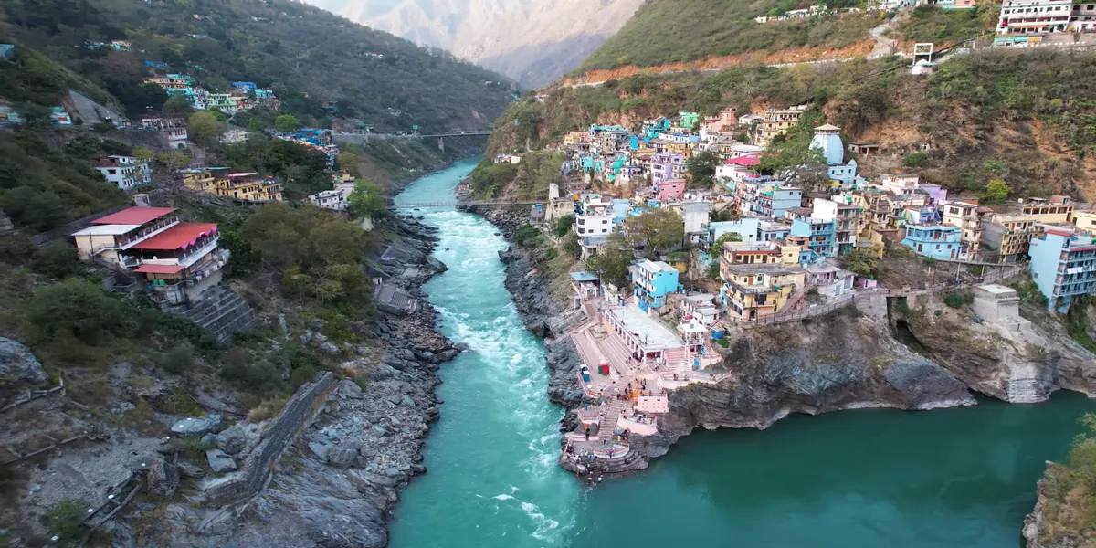 devprayag sangam in uttarakhand confluence of alaknanda and bhagirathi forming river ganga