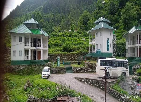 hotels in pandukeshwar