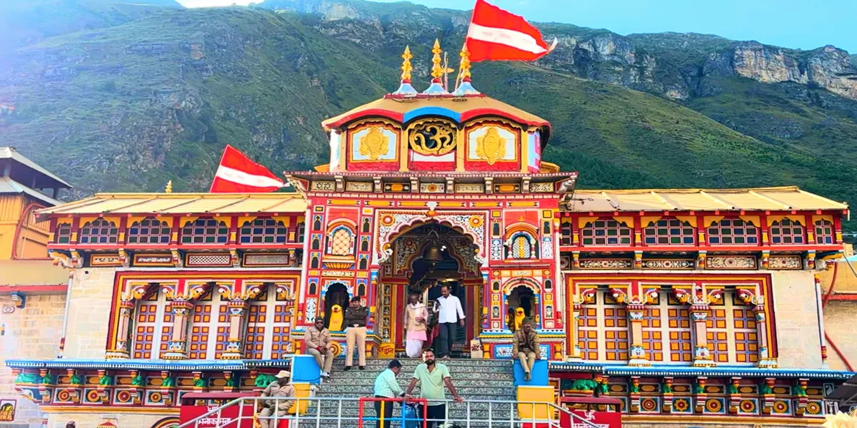 shri badrinath temple in uttarakhand dedicated to lord vishnu