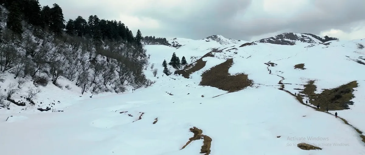 bugyals of Dayara bugyal trek completely covered in snow