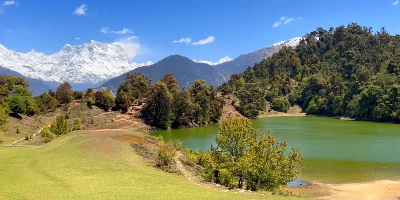 Deoria Tal lake with the snow-capped Chaukhamba range behind