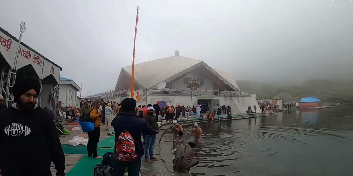 hemkund sahib guurudwara trek near tapt kund the highest gurudwara in the world