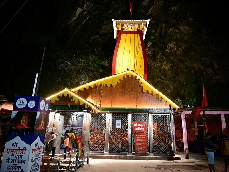 Yamunotri temple - the night view of the temple