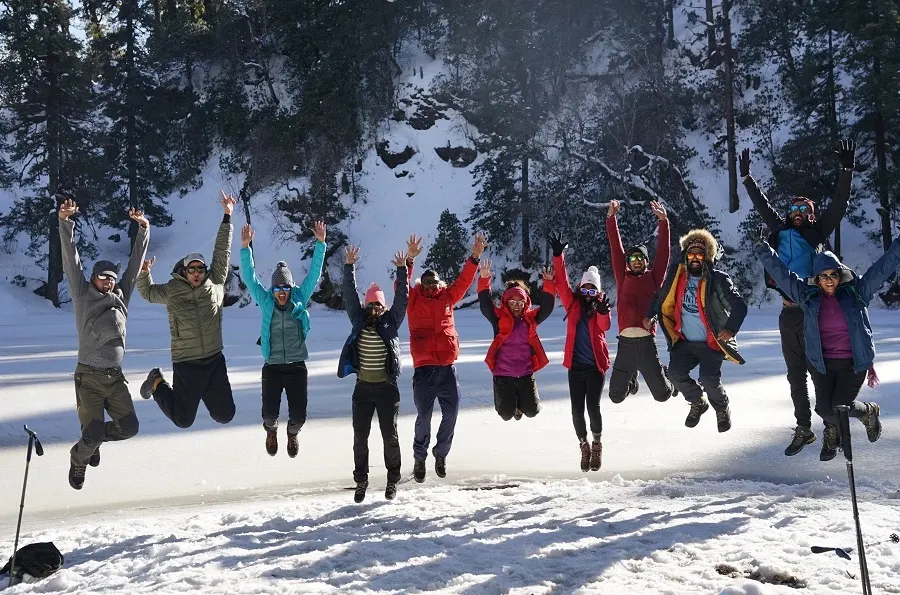 Brahmatal Trek enjoyment image , Best winter trek in India, Price starting from 5200 ,Book your Brahmatal Trek Package Now with Manchala Mushafir. Brahmatal images