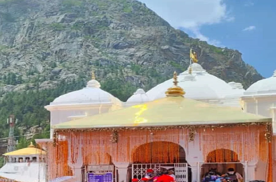 Gangotri temple image and view during char dham yatra package at best price from Haridwar or Rishikesh