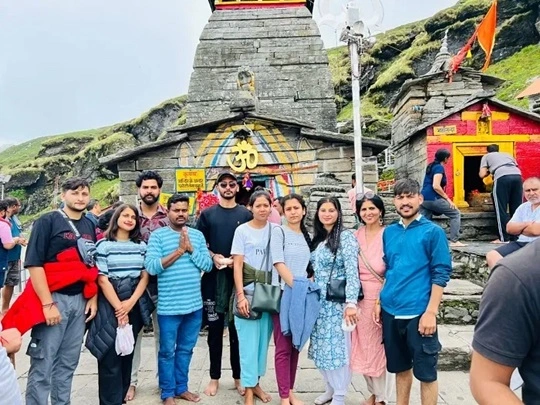 Manchala Mushafir Group clicking a pic in front of Chopta Tungnath Temple after completing the trek successfully