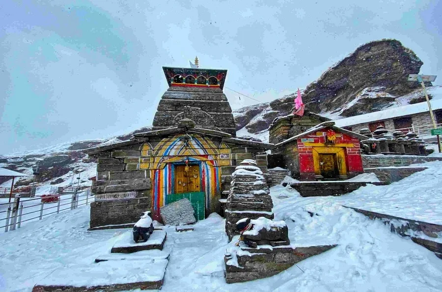 Chopta Tungnath temple in winters. Delhi to chopta tungnath chandrashila trek package cost