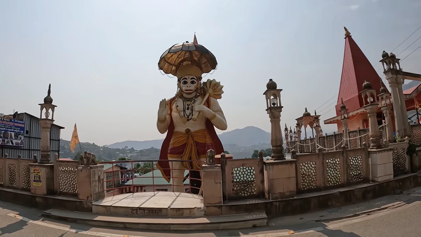 Hanuman Garhi, Nainital Hanuman statue at Hanuman Garhi temple in Nainital, built by Neem Karoli Baba