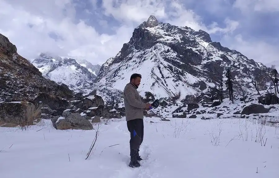 Best Time to go on Laka Glacier Trek by Manchala Mushafir | Snow Line trekking