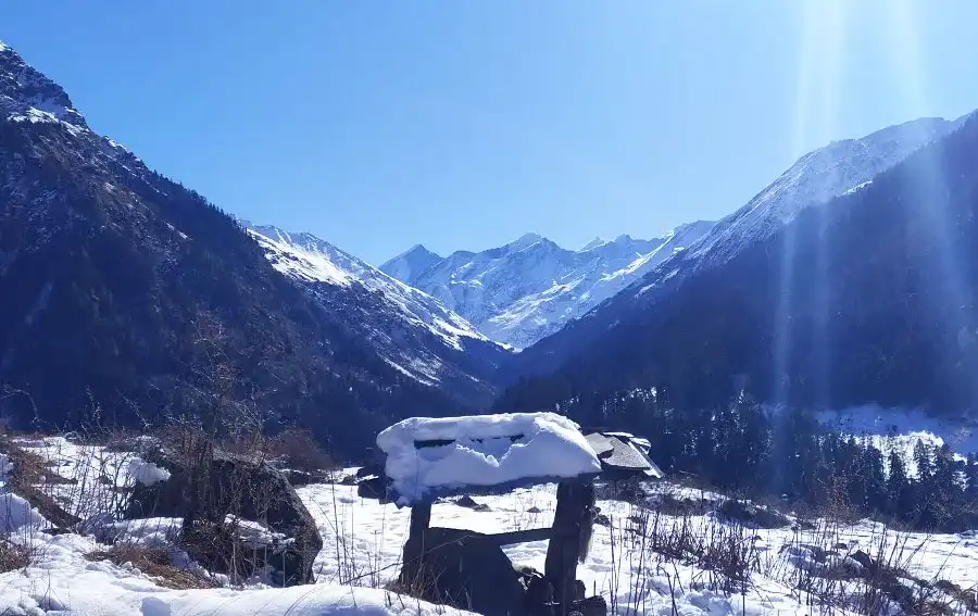 Beautiful view of snowcovered mountains from laka glacier trek