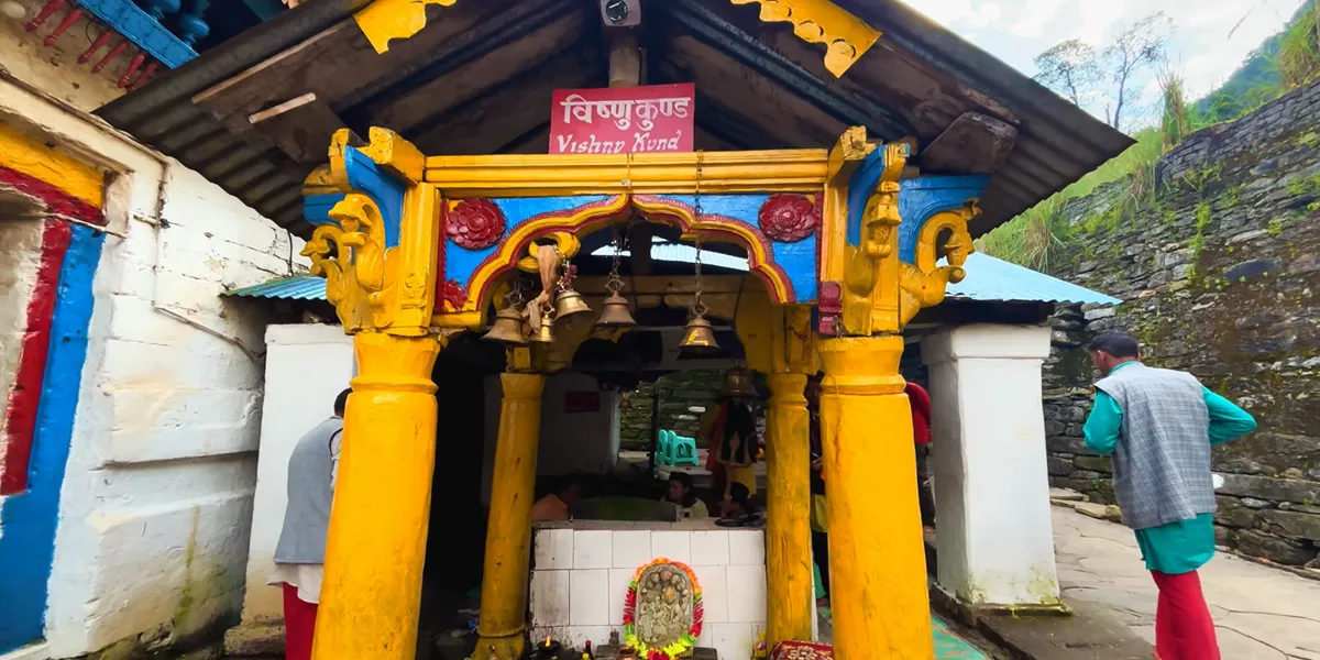 vishnu kund in the triyogi narayan temple complex used to purifing rituals