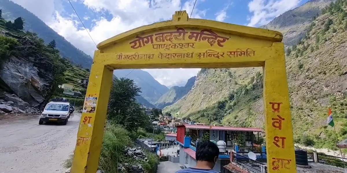 pandukeshwar village enterance for yogdhyan badri temple in uttarakhand
