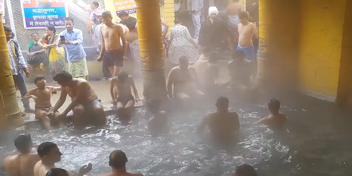 tapt kund in badrinath a natural hot water spring near vasudhara falls 