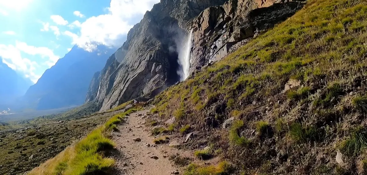 vasudhara waterfall trekking photo