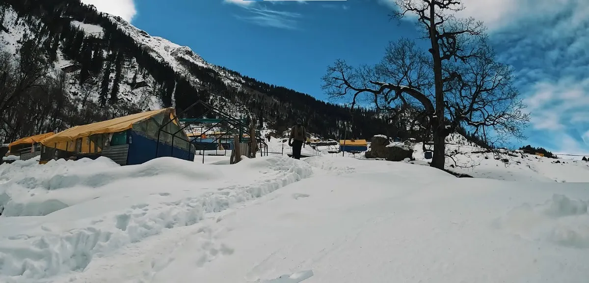 kheerganga trek in winter