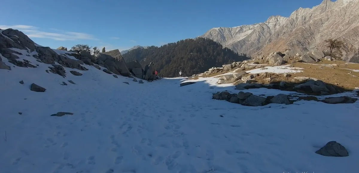 laka glacier trek in winter