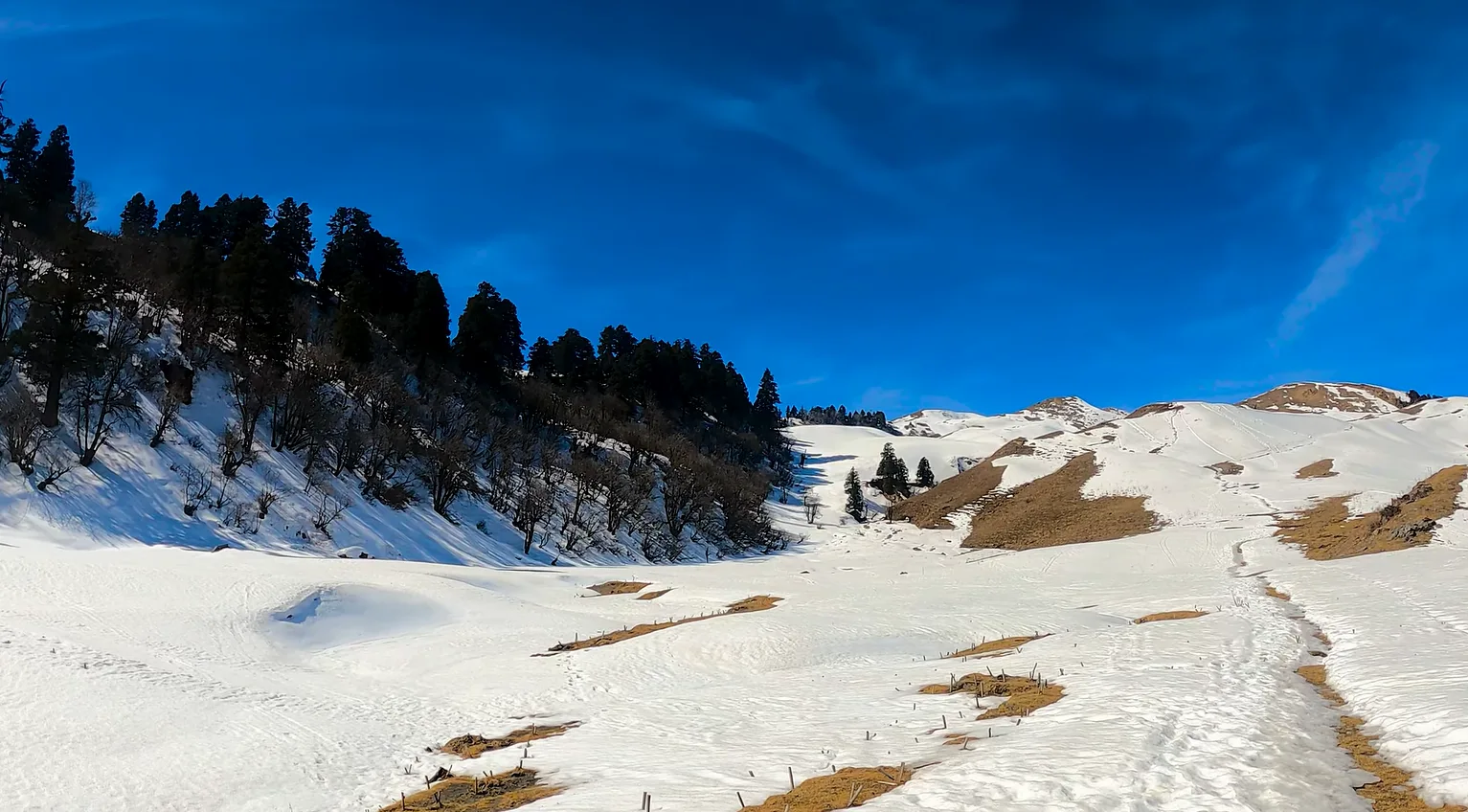 dayara bugyal trek in winter