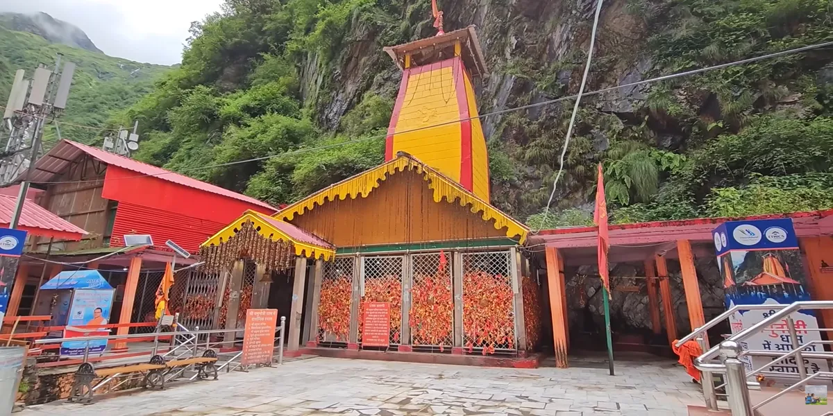 yamunotri temple in uttarakhand dedicated to goddess yamuna and the origin of river yamuna